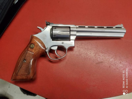 Hola, vendo o podría cambiar por alguna 9mm, revolver Taurus 6", 357 Magnum en acero inoxidable.
Procede 01