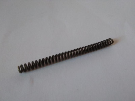 Hola a todos, vendo un muelle real del martillo para la Astra 400 , esta nuevo a estrenar 
precio 29 euros 01