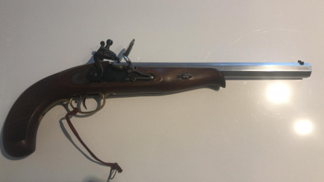 estas son las que quedan 
jukar 100 euros
pedersoli de chispa 500  euros
carabina del 22 ,200  euros

mas 01