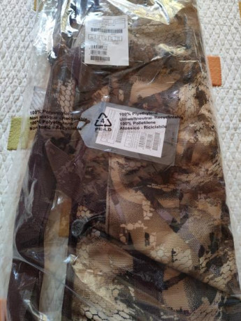 Vendo sin estrenar  esta funda de arma larga Beretta Waterfowler, solapa con cierre de hebilla de clip,asa 02