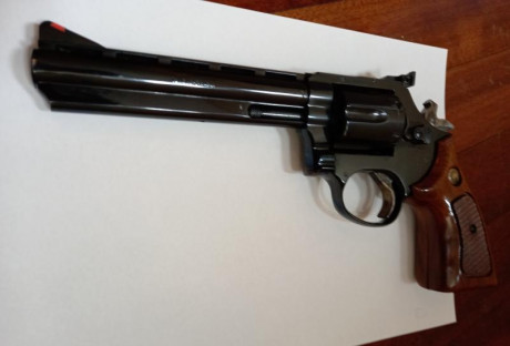 Revolver Taurus modelo 669 de 6 pulgadas con solista ventilada tipo colt Python  y pavonado en negro intenso. 02