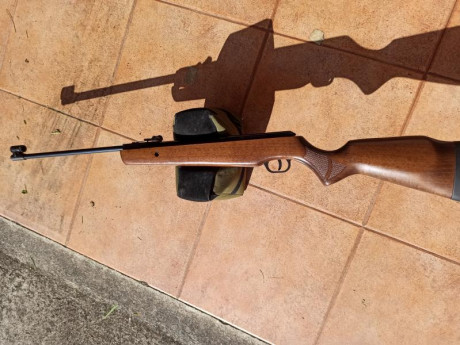 Hola, vendo cometa Fénix 400 en calibre 5.5 , es de los primeros modelos con punto de mira tipo túnel 01