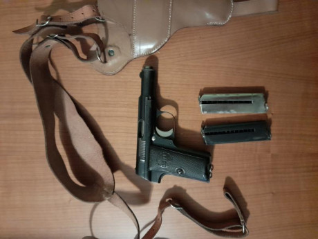Vendo Astra 300, calibre 9 Cto. Pavón original, perfecto estado mecánico, con tres cargadores uno cromado 01