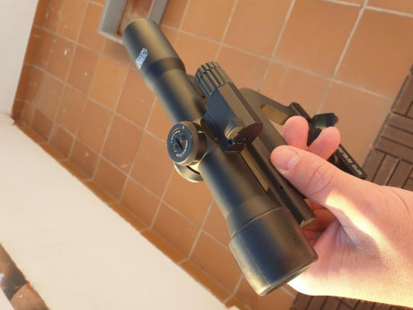 vendo hensoldt fero z24 de 4 aumentos, n perfecto estado, sin arañazos ni usos, solo tiene un pequeño 110