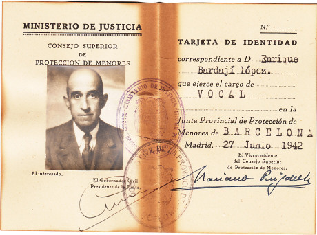  EN RECUERDO Y HOMENAJE A LOS QUE YA NO ESTÁN. 

Si pones en  GOOGLE   PASAPORTES EN LA MEMORIA  da igual 22