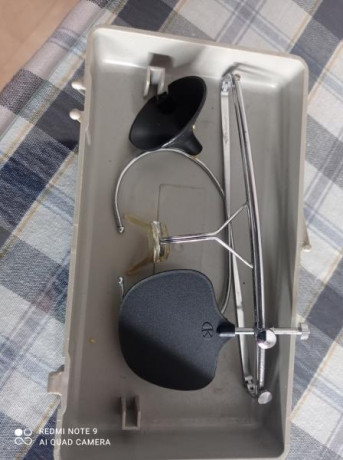 Hola vendo gafas knobloch  50 € envio incluido 
     lo que se ve en las fotos 
 en buen estado 01