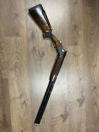 Muy buenas !! Un amigo vende una escopeta Browning B725 sporter con culata regulable , la escopeta esta 42