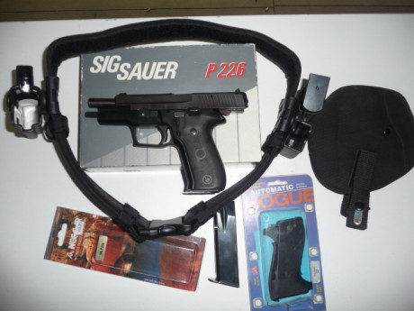 En venta pistola Sig Sauer, calibre 9 mm para, mas los complementos que aparecen en la foto.
Cinturón 00