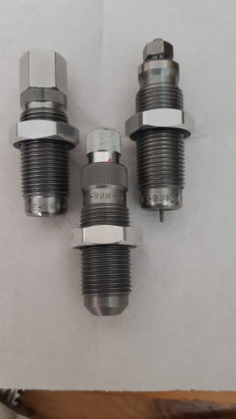 Un amigo me pide que ponga a la venta dies de lee de 9mm para 38€ con envío incluido, o cambio por dies 01