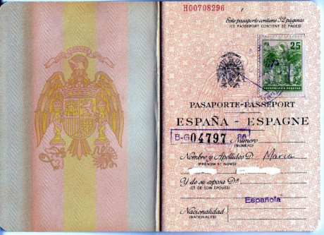  EN RECUERDO Y HOMENAJE A LOS QUE YA NO ESTÁN. 

Si pones en  GOOGLE   PASAPORTES EN LA MEMORIA  da igual 50