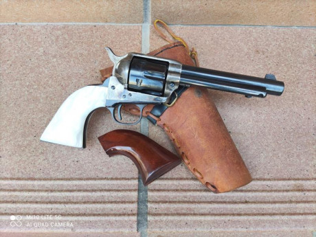A la venta revolver Uberti 357Mg. se entrega con las cachas originales de madera y otras de imitacion 00