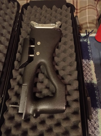 Saludos buena gente del foro, un amigo vende diverso y excelente material de tiro, culata Steyr , excelente 01