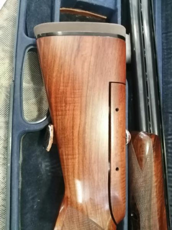 Extraordinaria escopeta ,de la más, que prestigiosa firma de armas Italiana. Resulta una autentica delicia 21