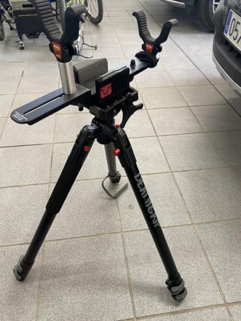 Vendo tripode bog-pod deathgrip nuevo solo provado un dia en una nave con un pcp nunca a pisado tierra.
El 01