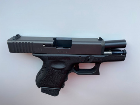 Pongo a la venta una Glock 26 de un compañero.

Esta guiada en A, no llega a dos años, único dueño y 100 02