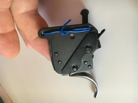 Vendo dos gatillos X-Mark Pro; venían montados en sendos senderos. 
Uno ha sido usado con fuego real. 00