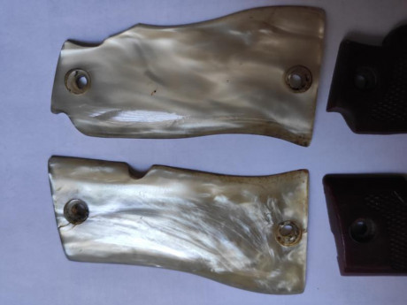 Compro cachas para la pistola STAR DKL 9mm corto. A ser posible negras si son las originales.

También 90