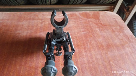 Vendo este bípode con adaptador para depósito. Esta dinámica usar. El interior de la pieza es de 32 mmm. 01