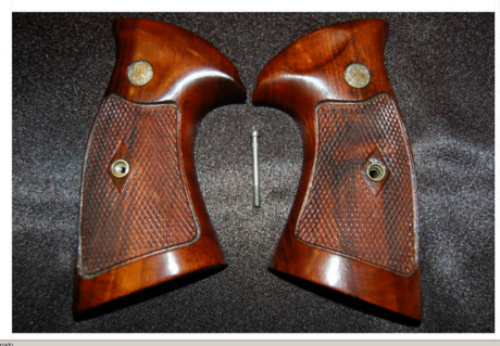Navegando por Internet me ha sorprendido encontrar en Ebay USA, dos ofertas de empuñaduras de revolver 01