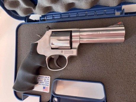 Buenas tardes,

Vendo revolver Smith and Wesson 686 357 magnum acero inox. 4 pulgadas.
Precioso súper 00