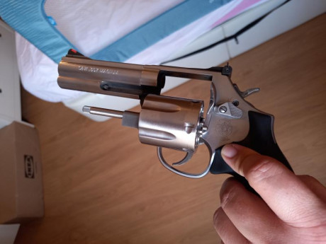 Buenas tardes,

Vendo revolver Smith and Wesson 686 357 magnum acero inox. 4 pulgadas.
Precioso súper 21