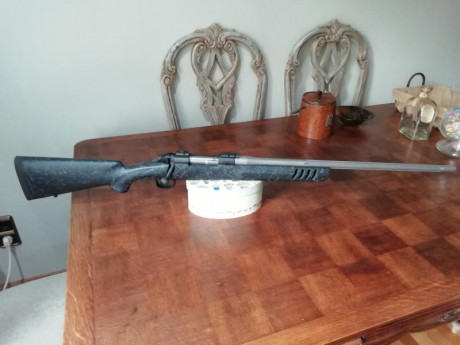 Buenas tardes, 

Vendo casi a estrenar un Winchester 70 modelo 
Coyote Light en 308w.

Lleva bases Warne 72