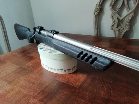 Buenas tardes, 

Vendo casi a estrenar un Winchester 70 modelo 
Coyote Light en 308w.

Lleva bases Warne 82