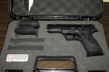 Vendo pistola Smith & Wesson M&P9 prácticamente nueva, solo dos cargadores disparados. Maletín 01