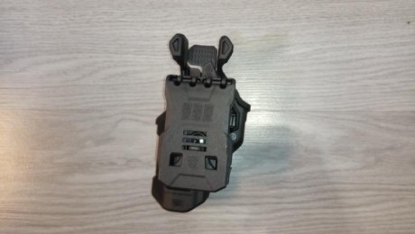 Vendo funda Blackhawk, modelo T-series para Glock 17-19.

Estado totalmente nuevo, solo se ha estrenado 02