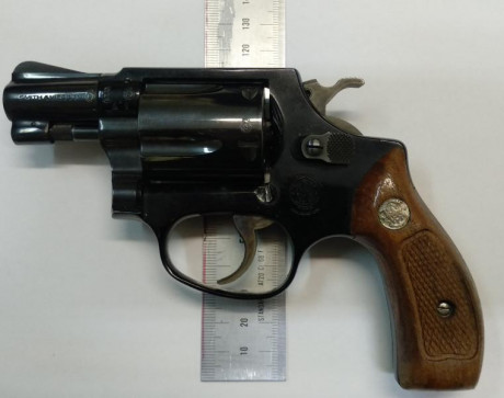 Hola, un compañero vende su revolver Smit Wilson de 2" .38 especial, porque se jubila. Guiado con 02