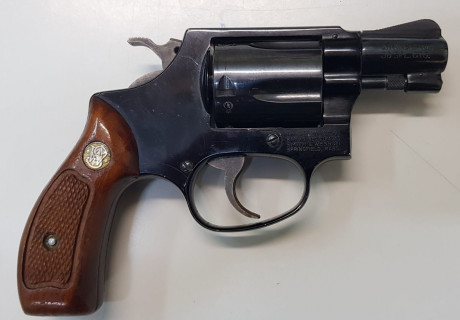 Hola, un compañero vende su revolver Smit Wilson de 2" .38 especial, porque se jubila. Guiado con 00