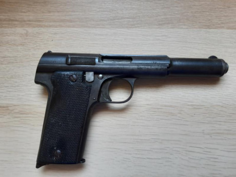 Vendo pistola Astra 400 9 largo denominada puro (300€ + regalo de funda ). No esta tocada ni retocada 00