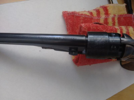 Hola, vendo revolver avancarga guiado como Colt calibre 44 , muy pocos tiros, no es original sino una 10