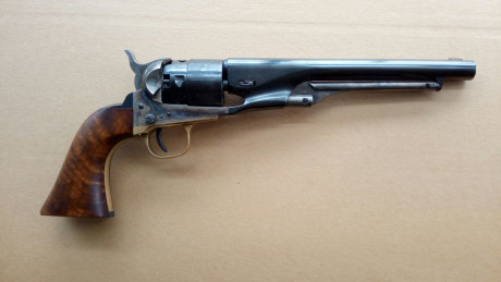 Hola, vendo revolver avancarga guiado como Colt calibre 44 , muy pocos tiros, no es original sino una 30