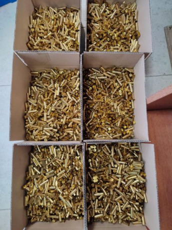 Saludos,

Un amigo que deja el tiro me ha pedido que le anuncie unos artículos que tiene para vender.
Aparte 00