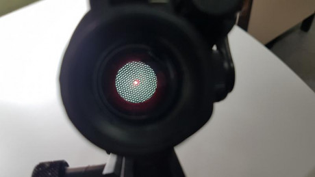 Hola, vendo Aimpoit Comp M2, de 4 moas,  tiene puesta la funda de goma del Comp 3, kill fash, con motura 12