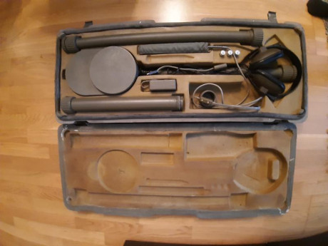Detector de minas marca TYCE, de los años 70 y 80,del Ejército en estado operativo aunque no se como de 01