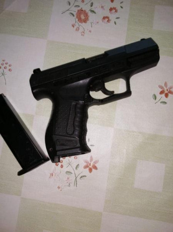 Un amigo vende una fantastica pistola Colt del calibre 45 ACP y una Walther P99 del calibre 9mm. parabelum 21