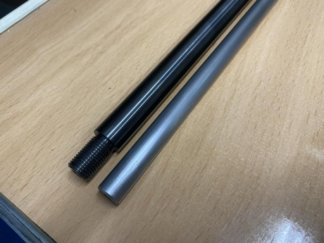 vendo estos dos cañones

Uno es un cañon pesado  de 16mm y 410mmm de largo para HW100 en calibre 5.5 con 00
