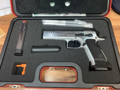 Vendo Tanfoglio limited  custom, fabricada en 2020.  Casi sin disparar, unas cinco cajas como mucho, depositada 02