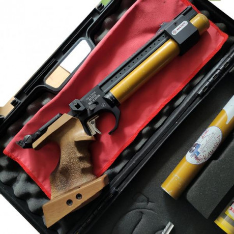 Hola amigos:
Vendo Steyr LP5 la precursora de la LP50 y como detalle tiene una pulgada menos de longitud 00