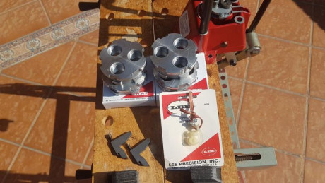 Hola a tod@s
Por ser material que no voy a utilizar, pongo a la venta mi Lee 3 Hole Turret Press homologada 00