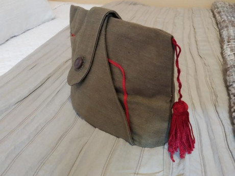 Gorro isabelino cuartelero estado impecable
25€,portes si es de fuera de Asturias 5€ 00