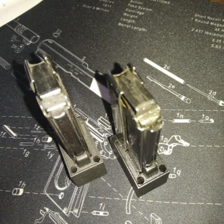 Muy buenas compis. 
Vendo dos cargadores del .32WC para la PARDINI HP.
El precio serían 70€, con portes 00