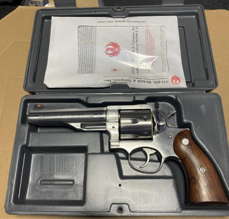 Vendo espectacular e impresionante Revólver Ruger Redhawk de 4”, en Inox y del Cal.44 Mg.

En muy buen 02