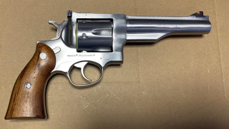Vendo espectacular e impresionante Revólver Ruger Redhawk de 4”, en Inox y del Cal.44 Mg.

En muy buen 01