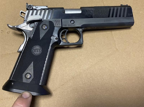 Vendo pistola STI EDGE del Cal. 9 Pb.
Tiene 2 años.
Pocos tiros 
En perfectísimo estado.
Piezas Eemann 01