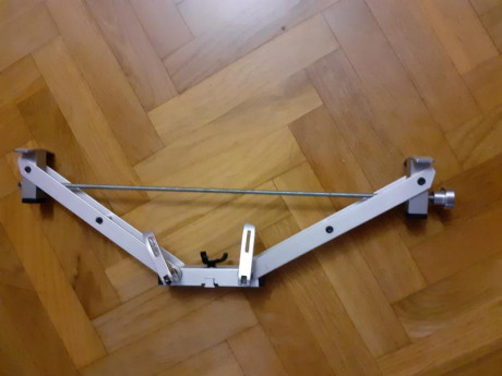 Vendo bipode f-class marca chano para carril uit,pesa 503grs precio 90E con portes. 01