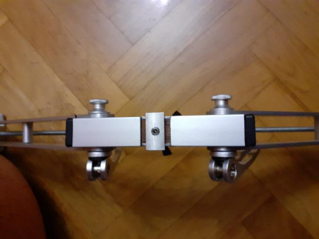 Vendo bipode f-class marca chano para carril uit,pesa 503grs precio 90E con portes. 00
