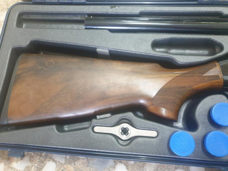 Un amigo me ha pedido que le ponga en venta esta escopeta
Bretta Urika a pesar de los años que tiene,la 01